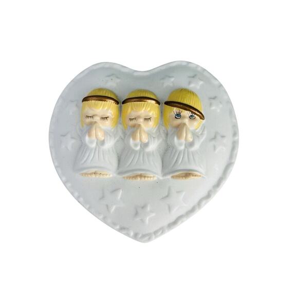 Vintage Hallmark 3D Three Little Angels Heart Shaped Ceramic Trinket Box Lidded - Picture 3 of 13